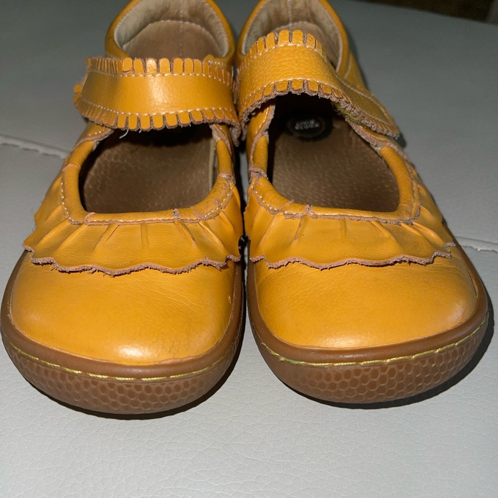Livie and Luca shoes I think a size 12 can’t find the size?